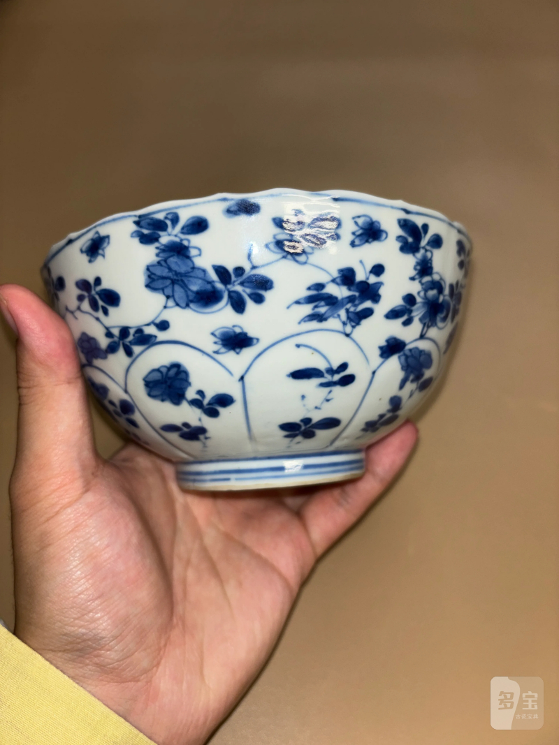 清康熙 青花缠枝花卉纹莲瓣碗 - 图2